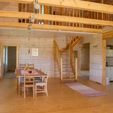 Ullaste Puhkemaja Casa de Férias